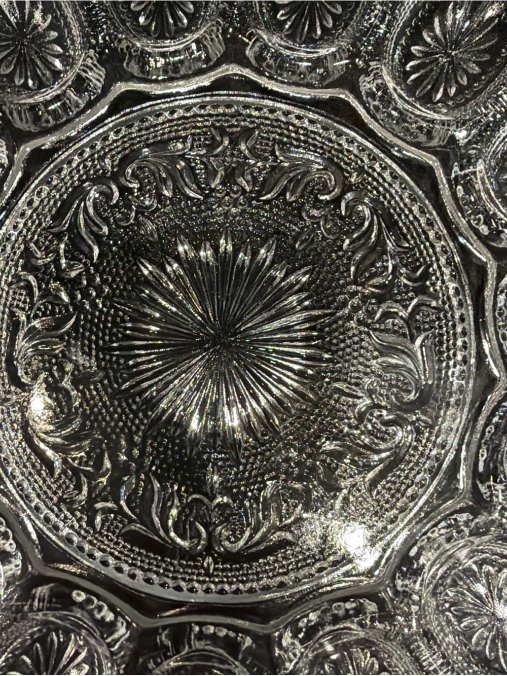 Vintage LE Smith glass doubled egg plate platter 11 1/4 inch diameter - Picture 4 of 6